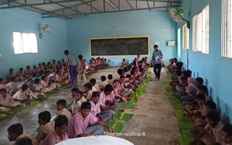 /media/kamarajar/Mid day meals to school children.JPG